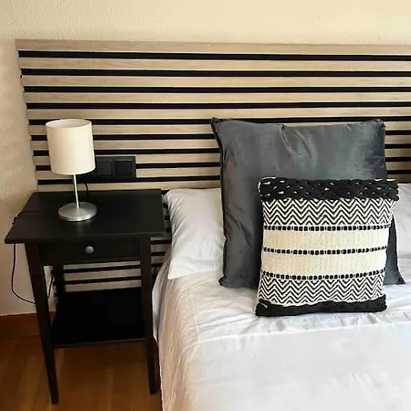 En Playa De Ondarreta Apartment *